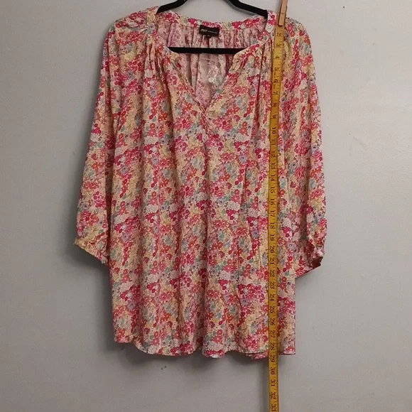 Jones New York size 2X women's colorful floral pull-on blouse. - Picture 13 of 16